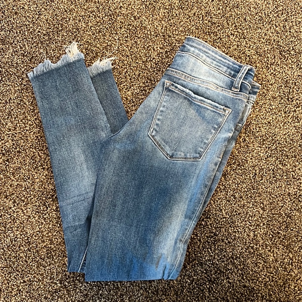 Medium wash ankle jeans